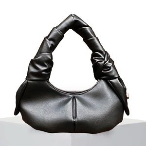 ISABELLA HOBO